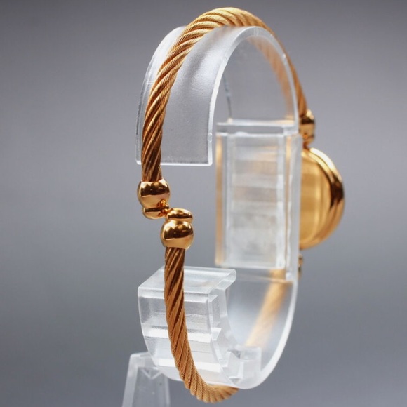 GORGEOUS Gucci Swiss Quartz Statement Watch Double GG’s 💕 - Picture 7 of 9